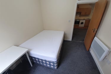 2 bed flat, West Luton Place, Adamstown, Cardiff, CF240EW - Image 5